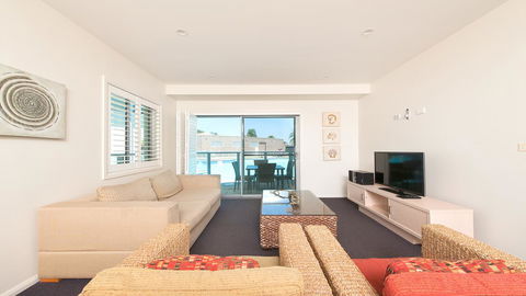 Pacific Blue, Salamander Bay - Cruises Travel 34