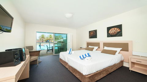 Pacific Blue, Salamander Bay - Cruises Travel 43