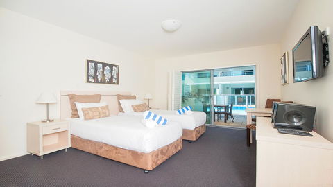 Pacific Blue, Salamander Bay - Cruises Travel 7