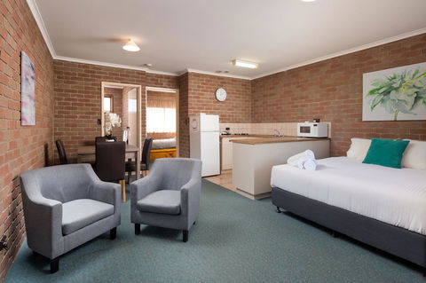 Corowa Bindaree Holiday Park - Travel Agents 0