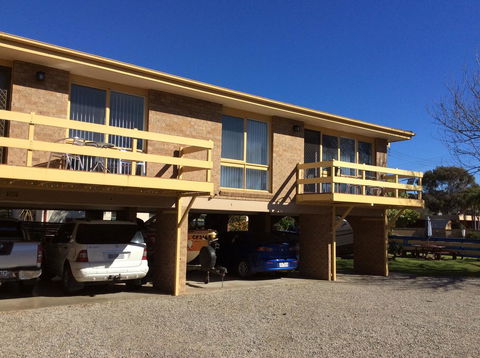 Como Lodge - Travel Search 7