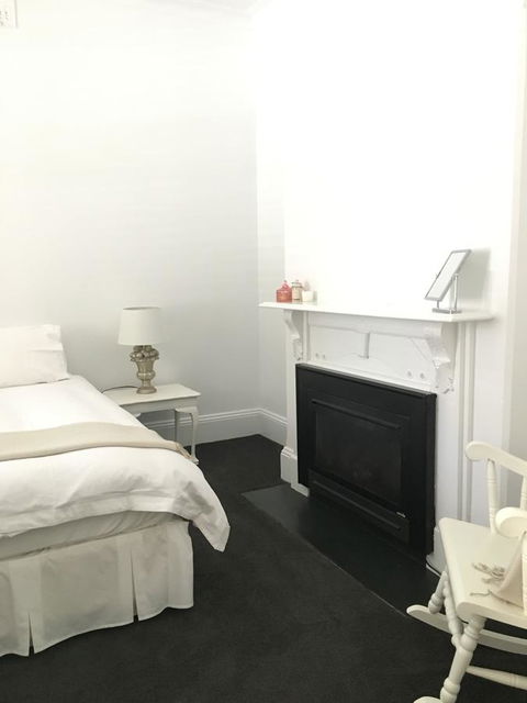 99 Hill Street Apartments - Cruises Travel 3