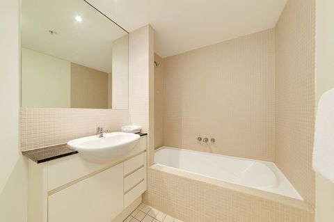 Wyndel Apartments - Apex North Sydney - Travel Agents 9