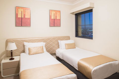 Seasons Harbour Plaza - Cruises Travel 5