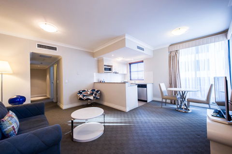 Seasons Harbour Plaza - Cruises Travel 35