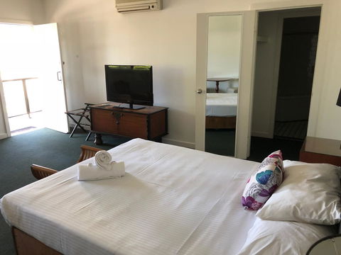 Squid\'s Ink Motel - Travel Search 36