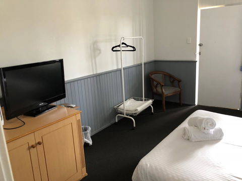 Squid\'s Ink Motel - Travel Search 25