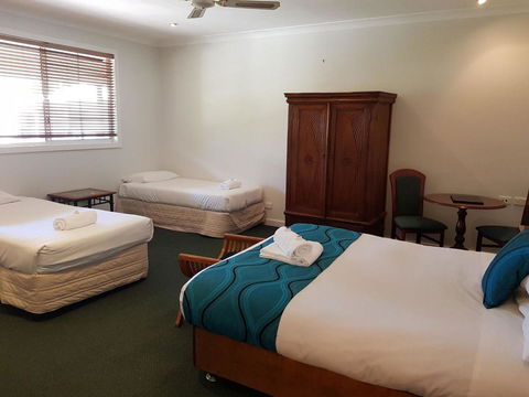 Squid\'s Ink Motel - Travel Search 9