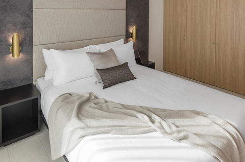 SKYE Suites Sydney - Cruises Travel 15