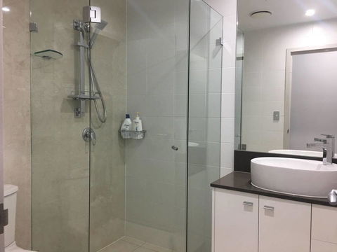 Specious Apartment With 2 Large Bedrooms - Cruises Travel 17