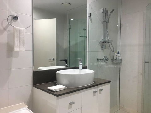 Specious Apartment With 2 Large Bedrooms - Cruises Travel 10