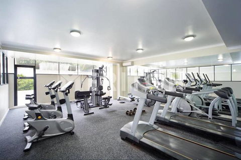 Specious Apartment With 2 Large Bedrooms - Cruises Travel 5