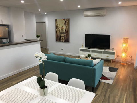Specious Apartment With 2 Large Bedrooms - Cruises Travel 0