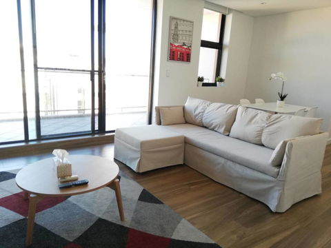 Specious Apartment With 2 Large Bedrooms - Cruises Travel 11