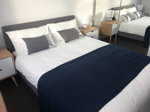 Specious Apartment With 2 Large Bedrooms - Cruises Travel 2