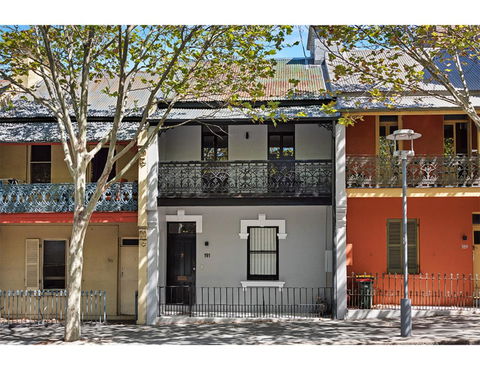 Walk To The City From This Renovated Heritage Gem - Cruises Travel 4