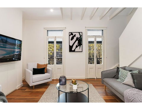 Walk To The City From This Renovated Heritage Gem - Cruises Travel 0