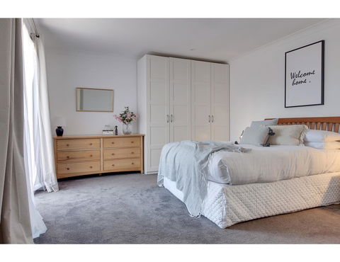 Spacious Cottage With Views, 10 Mins From The City - Cruises Travel 1