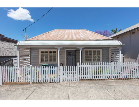 Spacious Cottage With Views, 10 Mins From The City - Cruises Travel 19