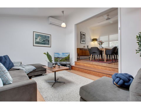 Spacious Cottage With Views, 10 Mins From The City - Cruises Travel 0