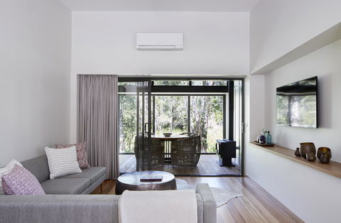 Elements Of Byron - Travel Agents 4