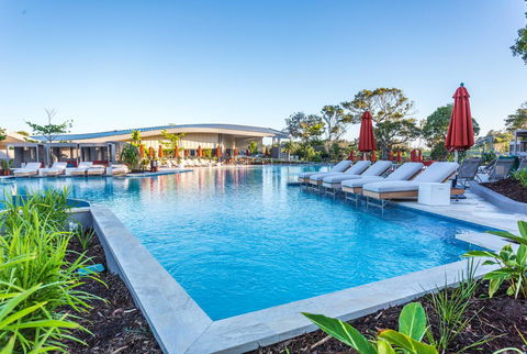 Elements Of Byron - Travel Agents 16