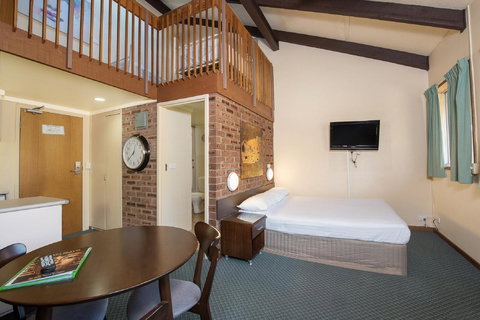 Alpine Gables - Travel Agents 16