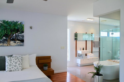 Casuarina Beachfront House - Hostie Properties - Travel Agents 8