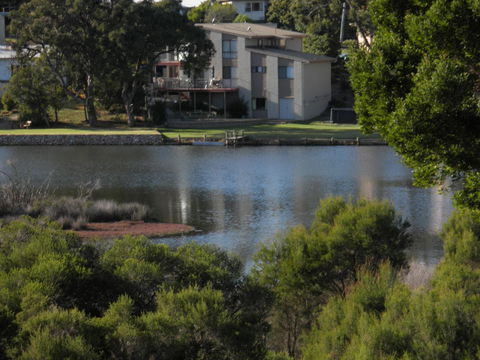 BlueWater Apartments - Travel Search 8