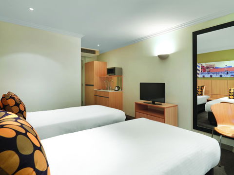 Ibis Styles Sydney Central - Cruises Travel 14