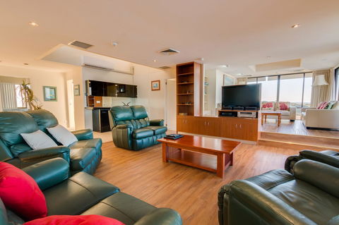 Pacific Towers Beach Resort - Travel Agents 23