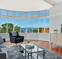 Huge Harbour View Apartment In Historic Home - Cruises Travel