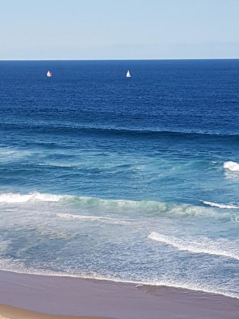 Arena Luxury Beachfront Apartment - Cruises Travel 21