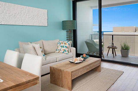 Arena Luxury Beachfront Apartment - Cruises Travel 44