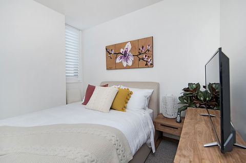 Arena Luxury Beachfront Apartment - Cruises Travel 24