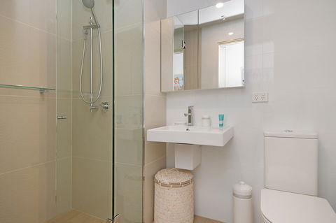 Arena Luxury Beachfront Apartment - Cruises Travel 42