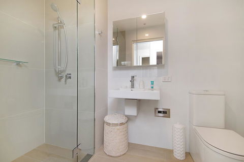 Arena Luxury Beachfront Apartment - Cruises Travel 25