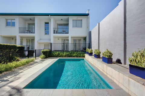 Adina Apartment Hotel Chippendale - Cruises Travel 10