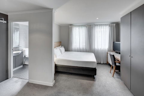 Adina Apartment Hotel Chippendale - Cruises Travel 1