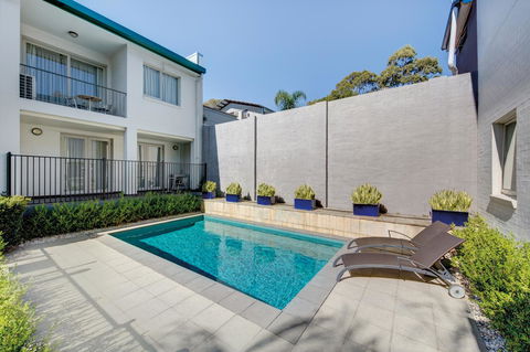 Adina Apartment Hotel Chippendale - Cruises Travel 2