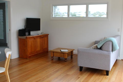 Red Waratah - Tourism Guide 5