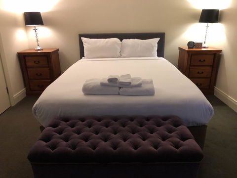 Sydney Harbour Bed And Breakfast - Cruises Travel 32