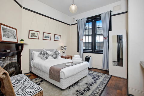 Sydney Harbour Bed And Breakfast - Cruises Travel 1
