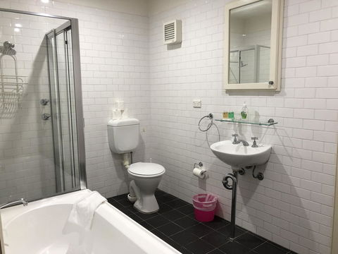 Sydney Harbour Bed And Breakfast - Cruises Travel 30