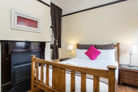 Sydney Harbour Bed And Breakfast - Cruises Travel 20