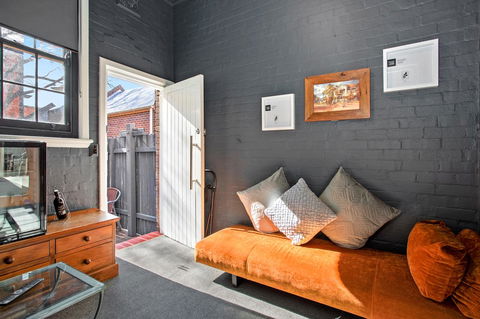 Sydney Harbour Bed And Breakfast - Cruises Travel 9