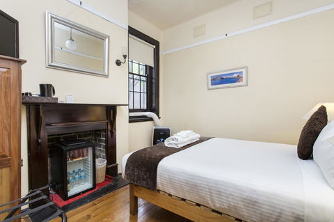 Sydney Harbour Bed And Breakfast - Cruises Travel 25