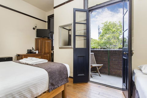 Sydney Harbour Bed And Breakfast - Cruises Travel 12