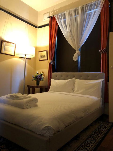 Sydney Harbour Bed And Breakfast - Cruises Travel 39