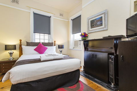 Sydney Harbour Bed And Breakfast - Cruises Travel 15